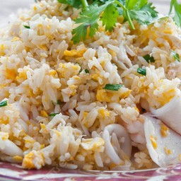 ข้าวผัดปลาหมึก จานใหญ่