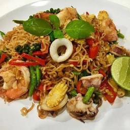 เส้นผัดขี้เมา