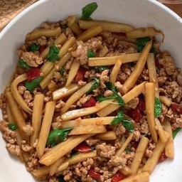 กระเพรา หมูสับใส่หน่อไม้เหลือง(ราดข้าว)