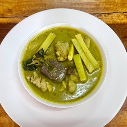 แกงเขียวหวานไก่ยอดมะพร้าว