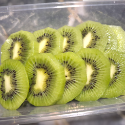 กีวี่เขียวหั่นพร้อมทาน