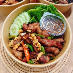 ข้าวหมูทอดพริกสด+น้ำจิ้มพริกป่น