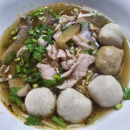 ก๋วยเตี๋ยวลูกชิ้นหมู
