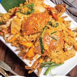 ปูผัดผงกระหรี่ราดข้าว