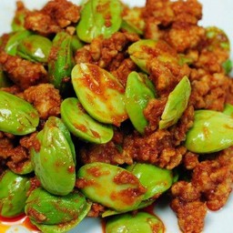 หมูกรอบผัดสะตอพริกแกงใต้