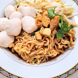 ใหม่ หม่าล่ารสเนื้อ พริกเผ็ดซ่า เส้นมาม่าหนานุ่มหนึบคลุกน้ำคลุกสูตรเฉพาะ