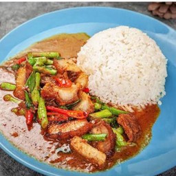 ข้าวพริกแกงหมูกรอบ