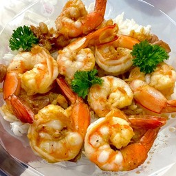 กุ้งแกะ เนยกระเทียม ราดข้าว