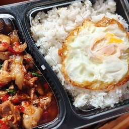 ข้าวกะเพราเนื้อ+มันเนื้อ