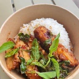 ครัววิศวะ หมี่ไก่ฉีก ข้าวไก่ทอดซอสเกาหลี ซอสกะเพรา ของทานเล่น