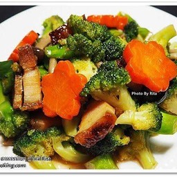 หมูกรอบผักรวม