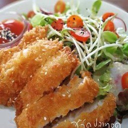 สลัดปลาทอด