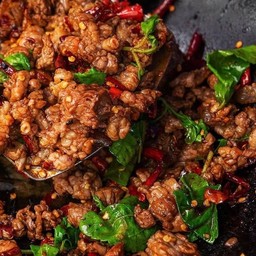 ข้าวกะเพราผัดพริกแห้ง