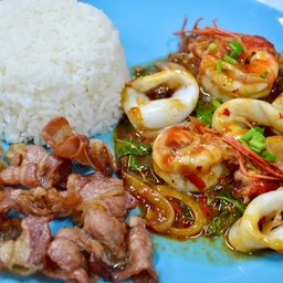 ข้าวพริกเผาทะเล + เบคอนทอด
