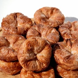 กวีญามาน