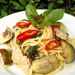 สปาเก็ตตี้ผัดเขียวหวานไก่