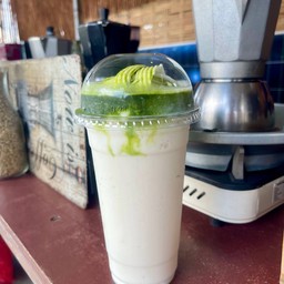 มะพร้าวปั่นนมสด & ชาเขียว