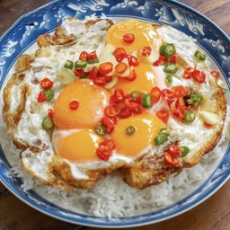 ข้าวไข่ดาว 2 ฟอง+พริกน้ำปลา