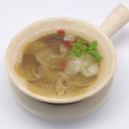 หูฉลามกลางน้ำใส 清汤大鱼翅