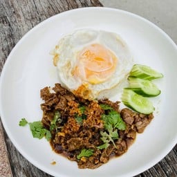 ข้าวเนื้อกระเทียม