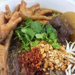 ก๋วยเตี๋ยวไก่ ราดหน้า ผัดซีอิ๋ว ป้ากัลยา