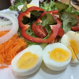 สลัดไข่ต้ม