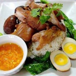 ข้าวขาหมู เนื้อ หนัง ไข่