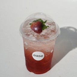 สตอเบอรี่ โซดา