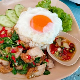 กะเพราหมูกรอบ