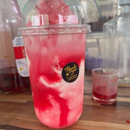 นมหมีสตอเบอรี่ปั่น