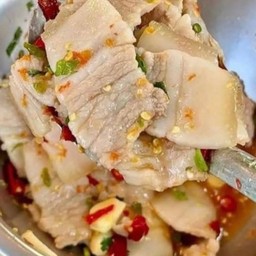 หมูสามชั้นสะดุ้งราดข้าว