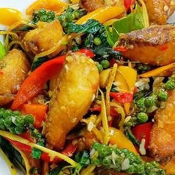 ปลากระพงผัดฉ่า