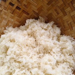 ข้าวเหนียว นึ่งใบเตย หอมๆ นุ่มๆ