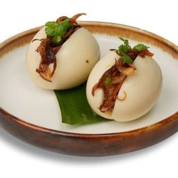 ไข่ต้มใส่หอมทอด