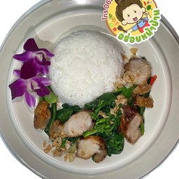 ผัดคะน้าฮ่องกงหมูกรอบ