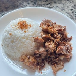 ข้าวเนื้อกระเทียม