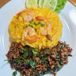 กระเพราหมูไข่ข้นกุ้ง