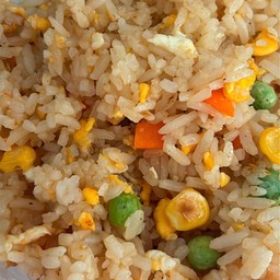 ข้าวผัด...ผักสามสีดีต่อใจ