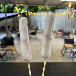 ไส้กรอกแวมไพร์ (ไส้กรอกไก่สอดไส้มะเขือเทศ)