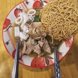 ราดหน้าหมู-หมึก  (ระบุเส้นได้)