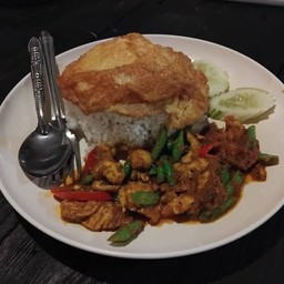 ผัดพริกแกงใต้ไก่