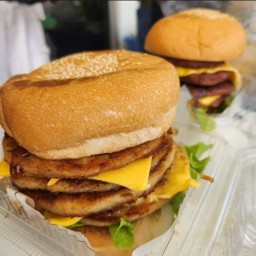 ซุปเปอร์เบอร์เกอร์ (ไส้ 4 ชิ้น+ชีส 2 แผ่น)