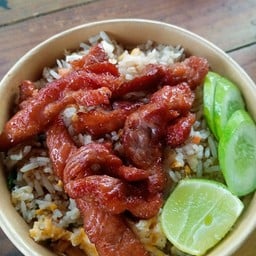 ข้าวผัดหมูแดดเดียว