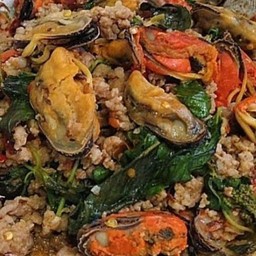 กระเพราหมูสับ+หอยแมงภู่