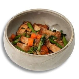 ผัดใบแมงลักหมูกรอบ