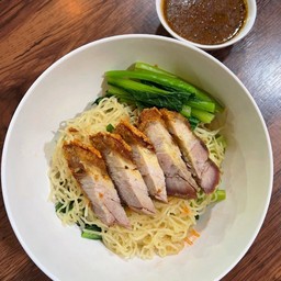 ก๋วยเตี๋ยวหมูกรอบ