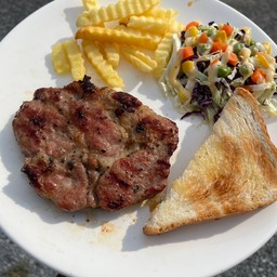 สเต็กสันคอหมูพริกไทยดำ