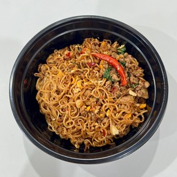 ผัดมาม่ากะเพรา (ผัดใส่ไข่)