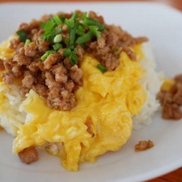 ข้าวไข่ ข๊น ข้น หมูสับ
