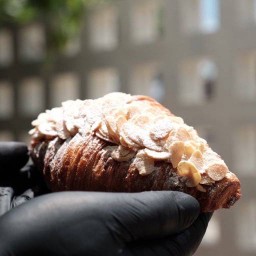 ครัวซองค์ อัลมอนต์